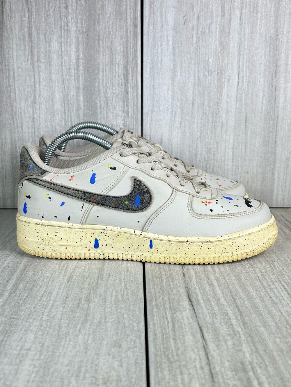Nike Air Force 1 One LV8 Taupe Paint Splatter Sneaker Shoes Womens Size 8.5 7Y - Picture 4 of 11